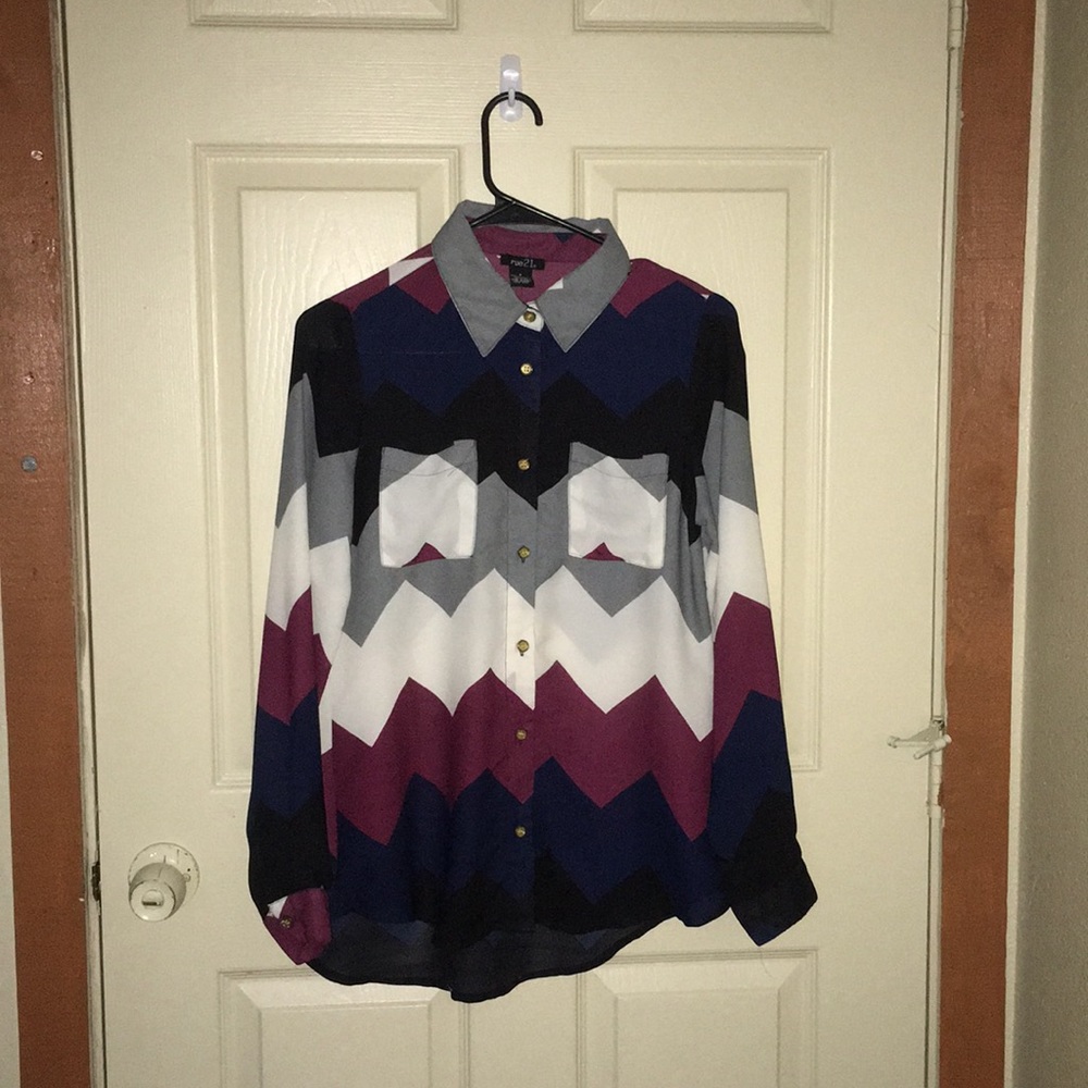 RUE21 Blue Red Gray & White LongSl Chevron Shirt